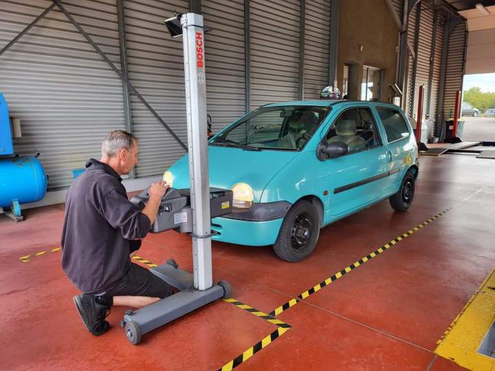 Centre de contrôle technique de voiture légère à Caudan